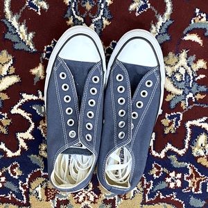 Converse Low Top Chuck Taylor Size 8 Blue